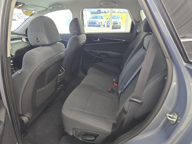 Pre-Owned 2020 Kia Sorento LX - photo - 9