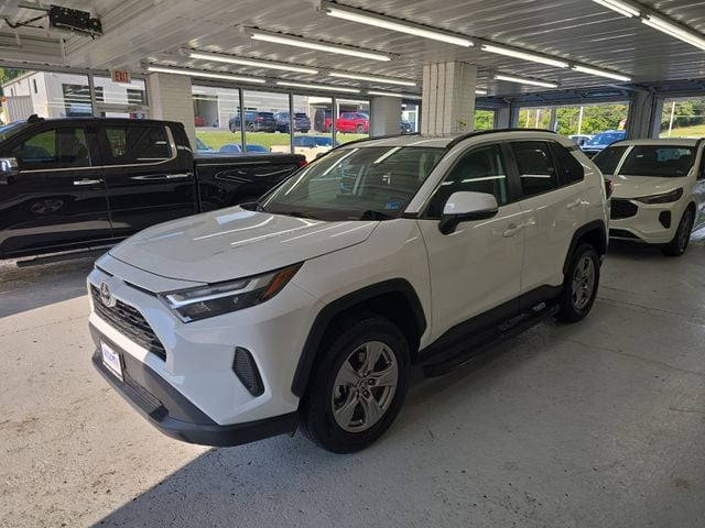 Pre-Owned 2022 Toyota RAV4 XLE - photo - 1