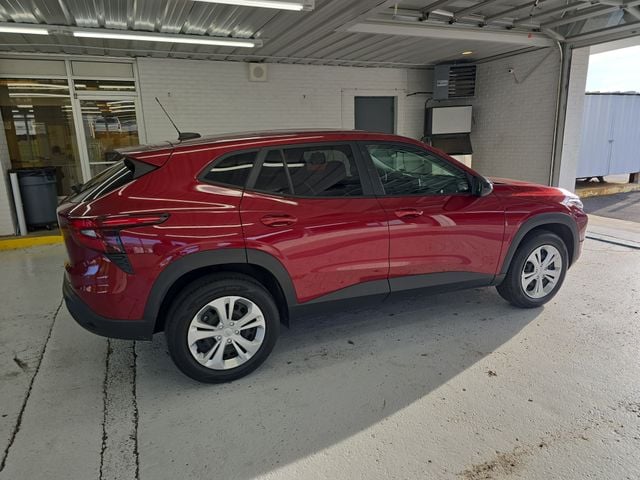 Pre-Owned 2025 Chevrolet Trax LS - photo - 5
