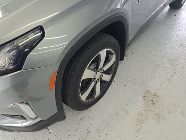 Pre-Owned 2023 Chevrolet Traverse LT Leather - photo - 8