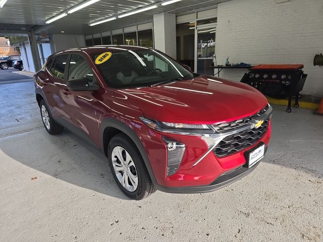 Pre-Owned 2025 Chevrolet Trax LS - photo - 6