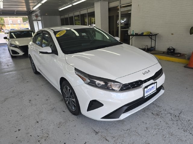 Pre-Owned 2023 Kia Forte LXS - photo - 6