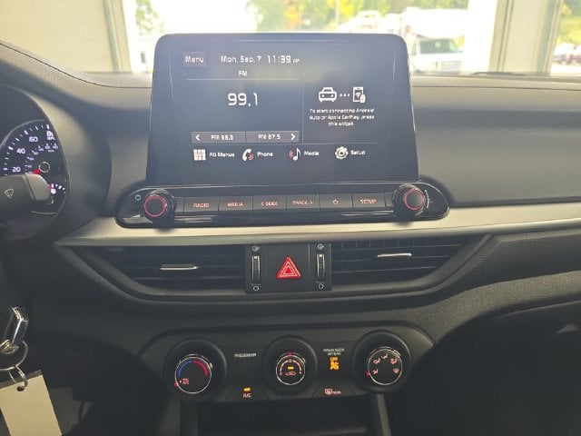 Pre-Owned 2023 Kia Forte LXS - photo - 14