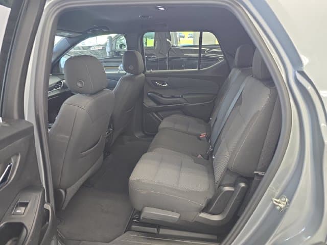 Pre-Owned 2023 Chevrolet Traverse LT - photo - 9