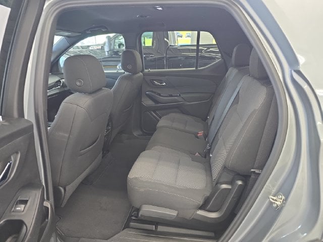 Pre-Owned 2023 Chevrolet Traverse LT - photo - 9