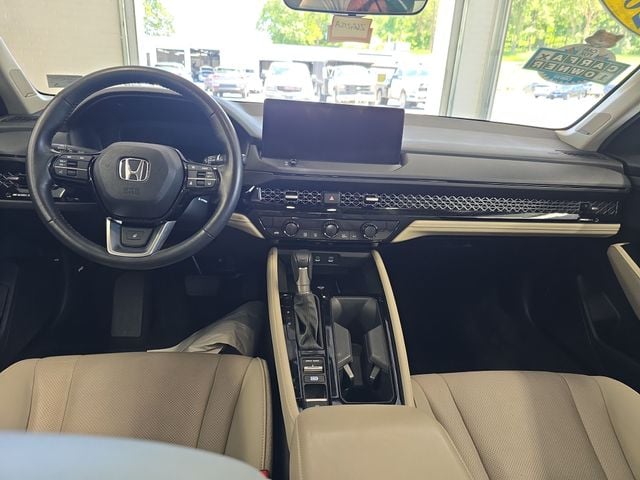 Pre-Owned 2025 Honda Accord Hybrid Touring - photo - 10