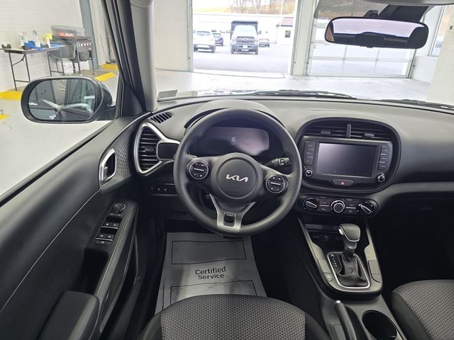 Pre-Owned 2025 Kia Soul LX - photo - 11