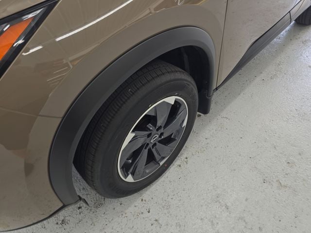 Pre-Owned 2024 Nissan Rogue SV - photo - 8