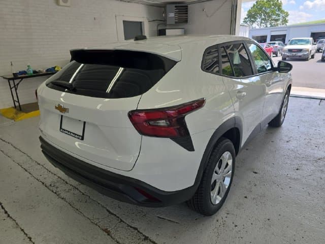 Pre-Owned 2025 Chevrolet Trax LS - photo - 4