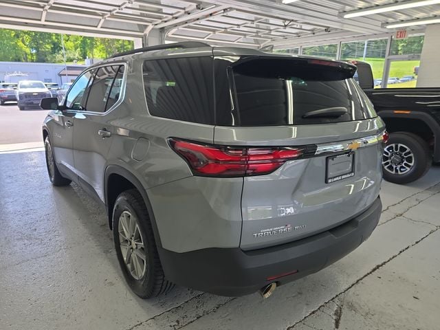 Pre-Owned 2023 Chevrolet Traverse LT - photo - 2
