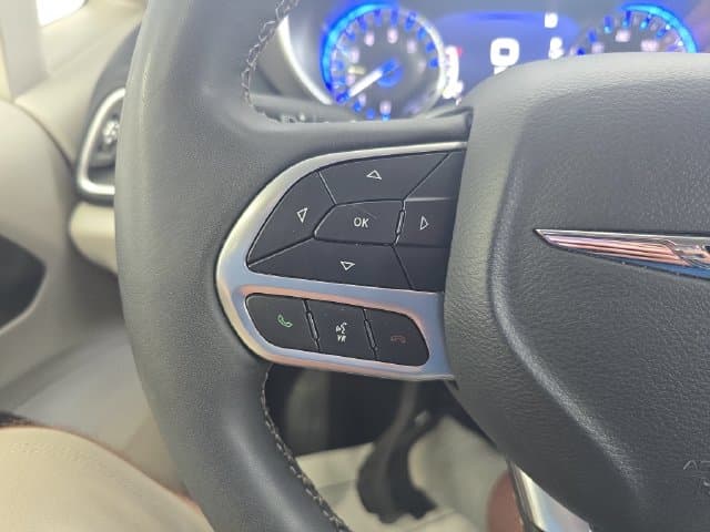 Pre-Owned 2024 Chrysler Pacifica Touring L - photo - 18