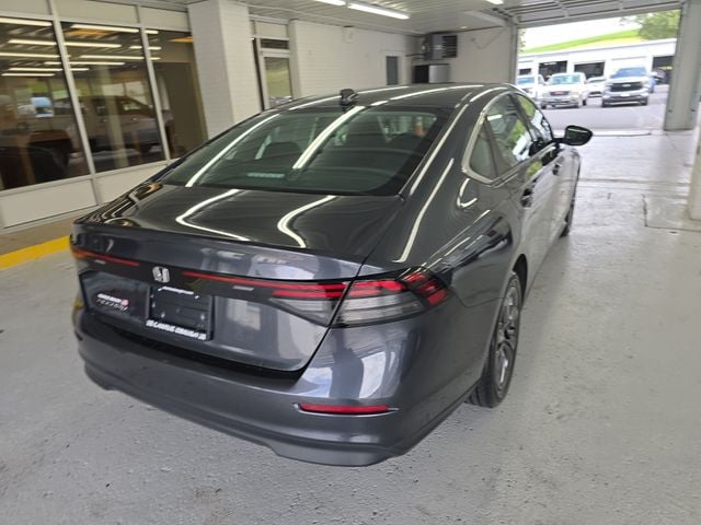 Pre-Owned 2023 Honda Accord EX - photo - 4