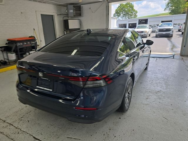 Pre-Owned 2024 Honda Accord EX - photo - 4