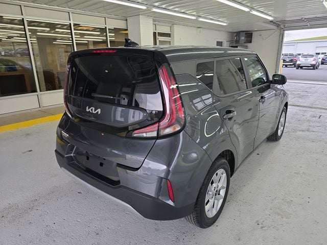 Pre-Owned 2025 Kia Soul LX - photo - 4