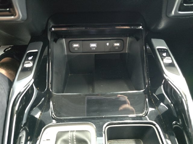 Pre-Owned 2023 Kia Sorento SX - photo - 21