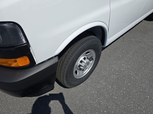 New 2026 Chevrolet Express 2500 Work Van - photo - 9