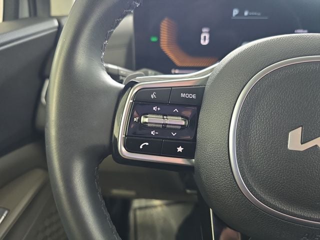 Pre-Owned 2025 Kia Carnival Hybrid EX - photo - 18