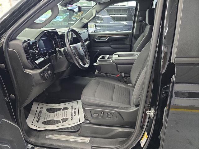 Pre-Owned 2022 Chevrolet Silverado 1500 LT - photo - 12