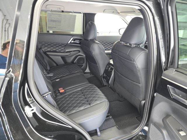 Pre-Owned 2024 Mitsubishi Outlander SEL - photo - 16