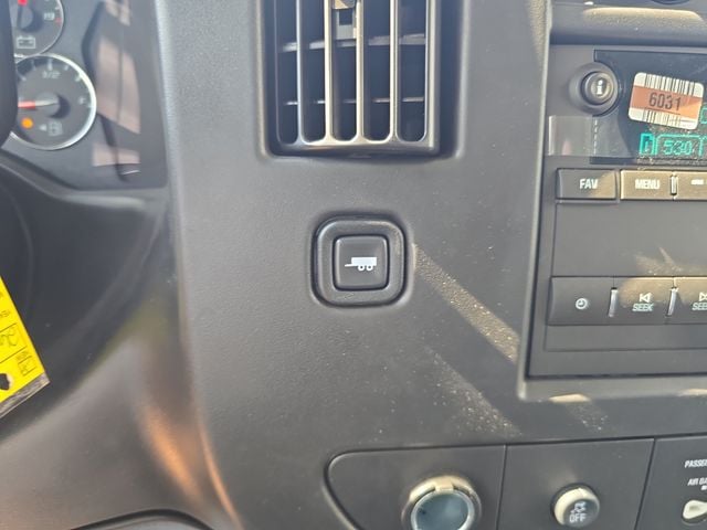 New 2026 Chevrolet Express 3500 Work Van - photo - 17