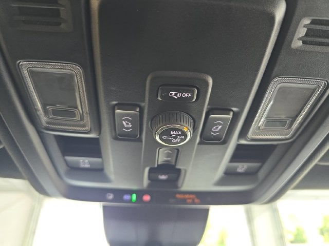 Pre-Owned 2025 GMC Yukon Denali Ultimate - photo - 24