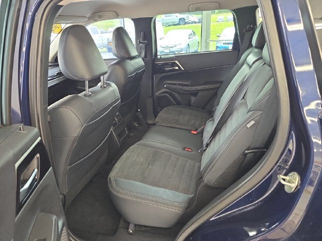 Pre-Owned 2023 Mitsubishi Outlander SE - photo - 9