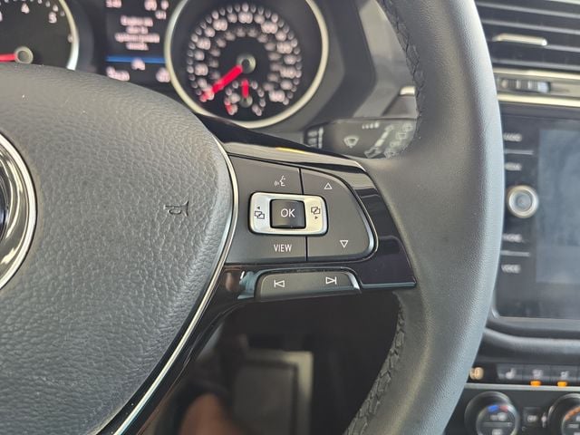 Pre-Owned 2020 Volkswagen Tiguan 2.0T SE - photo - 17