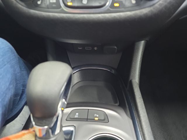 Pre-Owned 2024 Chevrolet Malibu LT - photo - 21
