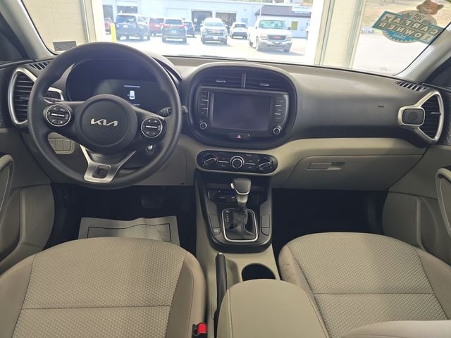 Pre-Owned 2024 Kia Soul LX - photo - 10