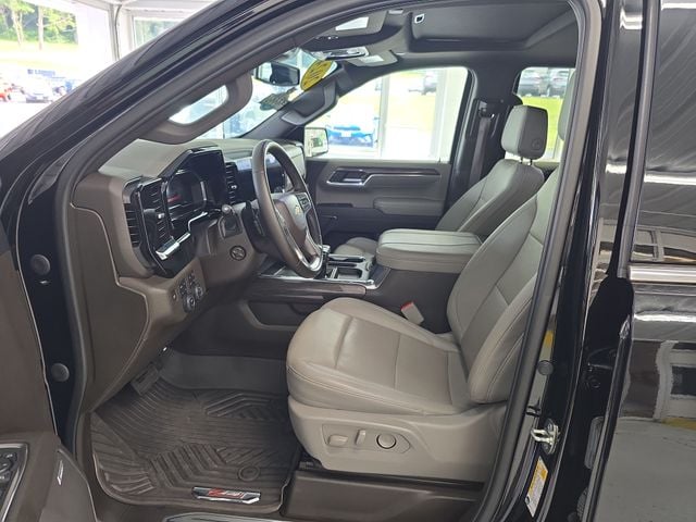 Pre-Owned 2024 Chevrolet Silverado 1500 LTZ - photo - 13