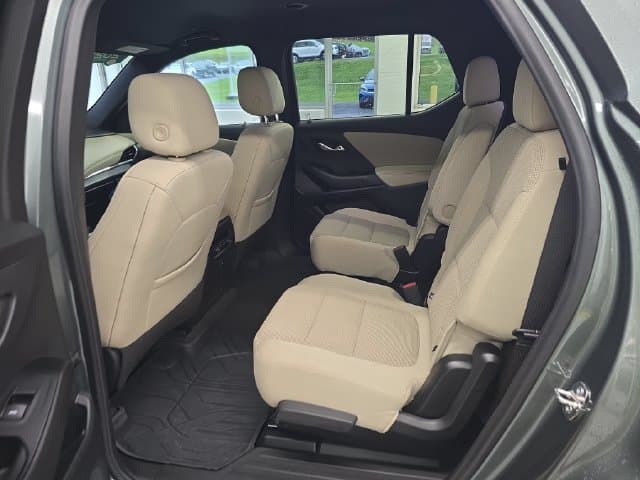 Pre-Owned 2023 Chevrolet Traverse LT - photo - 9