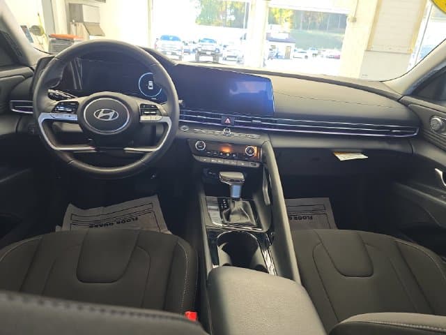 Pre-Owned 2025 Hyundai Elantra SEL Convenience - photo - 10