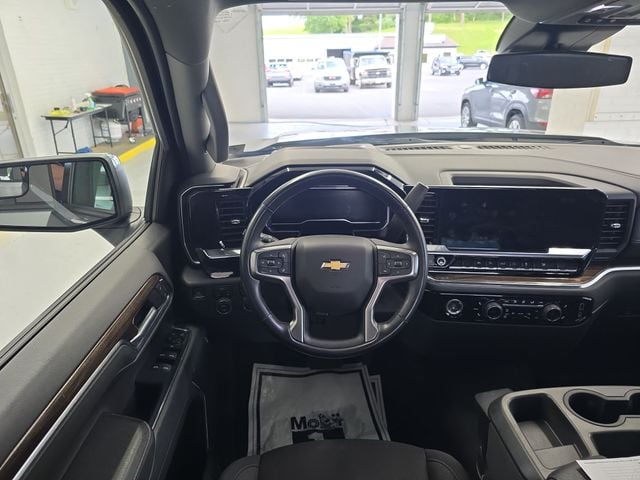 Pre-Owned 2023 Chevrolet Silverado 1500 LT - photo - 11