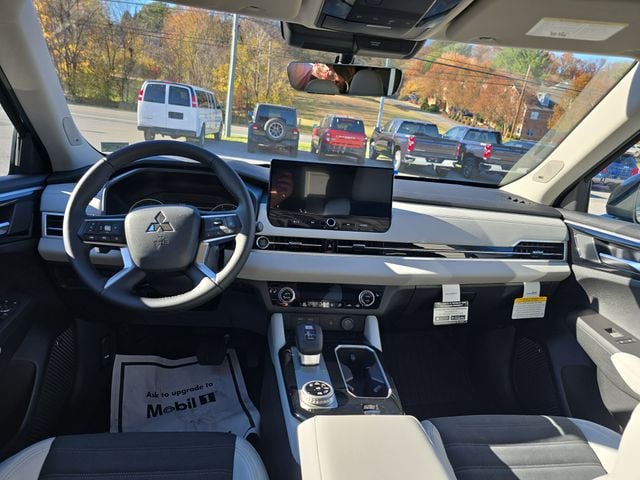 Pre-Owned 2025 Mitsubishi Outlander SE - photo - 10