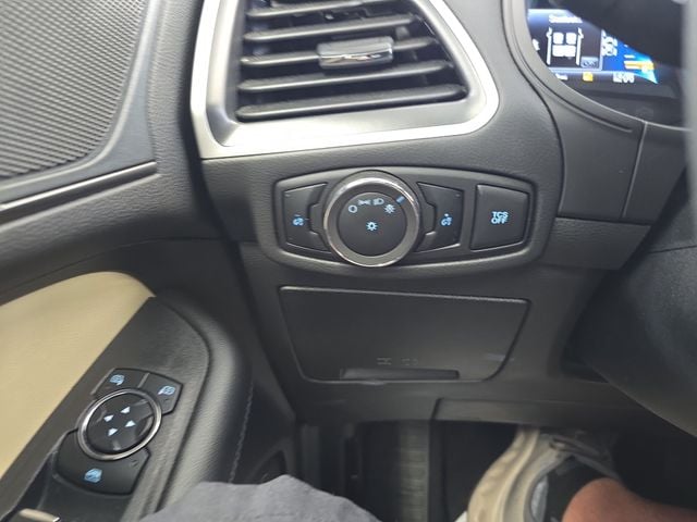 Pre-Owned 2024 Ford Edge SE - photo - 19