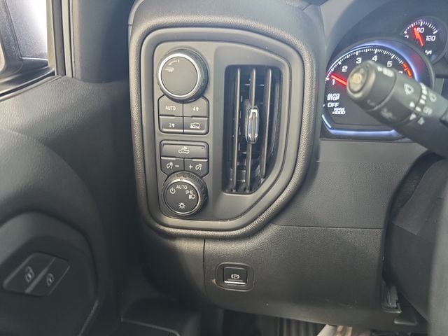 Pre-Owned 2023 Chevrolet Silverado 1500 Custom - photo - 18