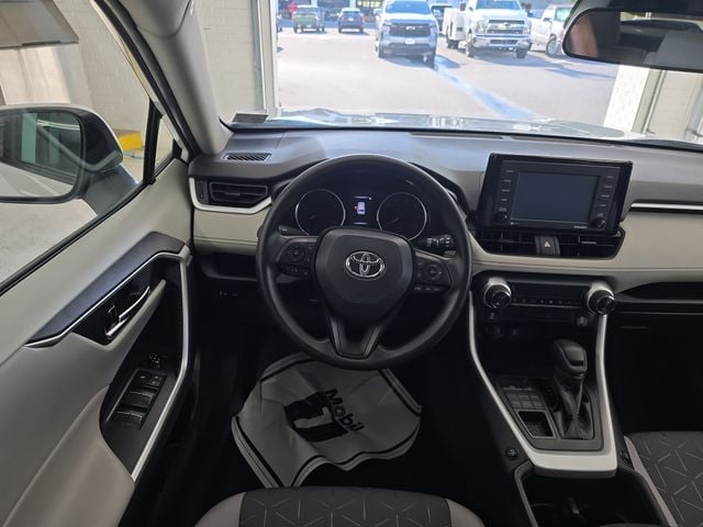 Pre-Owned 2022 Toyota RAV4 XLE - photo - 11