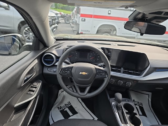 New 2026 Chevrolet Trax LS - photo - 11