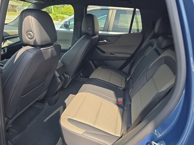 New 2027 Chevrolet Equinox LT - photo - 9
