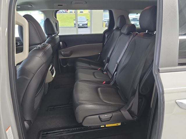 Pre-Owned 2025 Kia Carnival Hybrid EX - photo - 9