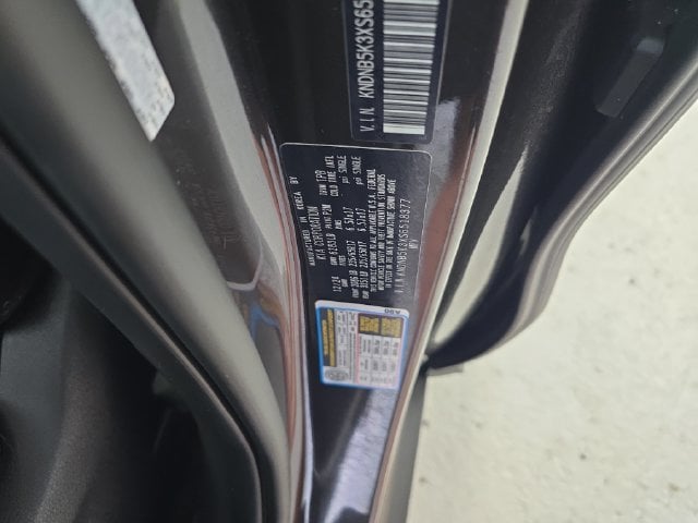 Pre-Owned 2025 Kia Carnival LXS - photo - 13