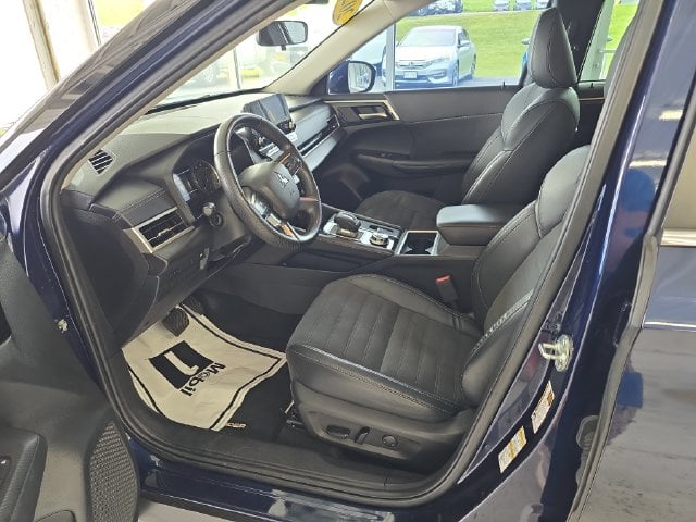 Pre-Owned 2023 Mitsubishi Outlander SE - photo - 12