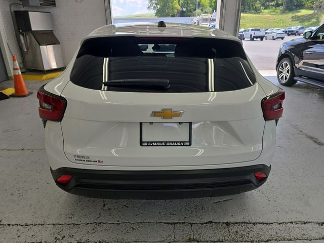 Pre-Owned 2025 Chevrolet Trax LS - photo - 3