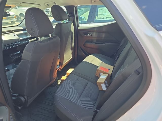New 2027 Chevrolet Bolt EV LT - photo - 9