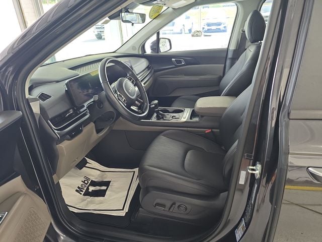Pre-Owned 2025 Kia Carnival LXS - photo - 12