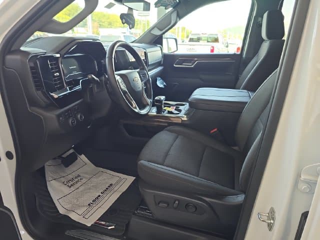 Pre-Owned 2025 Chevrolet Silverado 1500 LT - photo - 12
