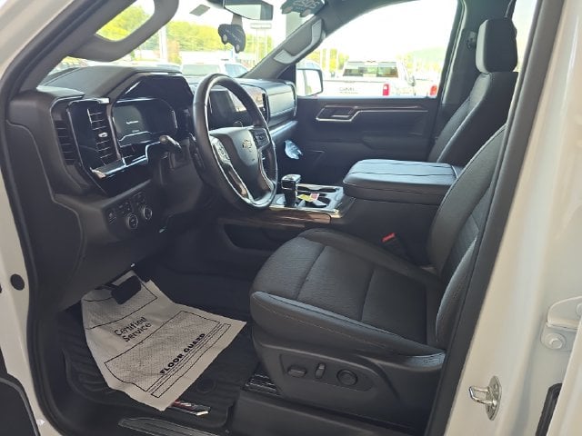 Pre-Owned 2025 Chevrolet Silverado 1500 LT - photo - 12