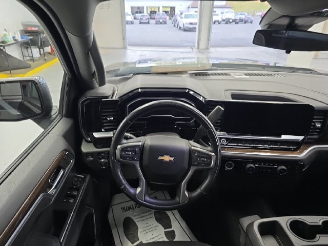 Pre-Owned 2022 Chevrolet Silverado 1500 LT - photo - 11