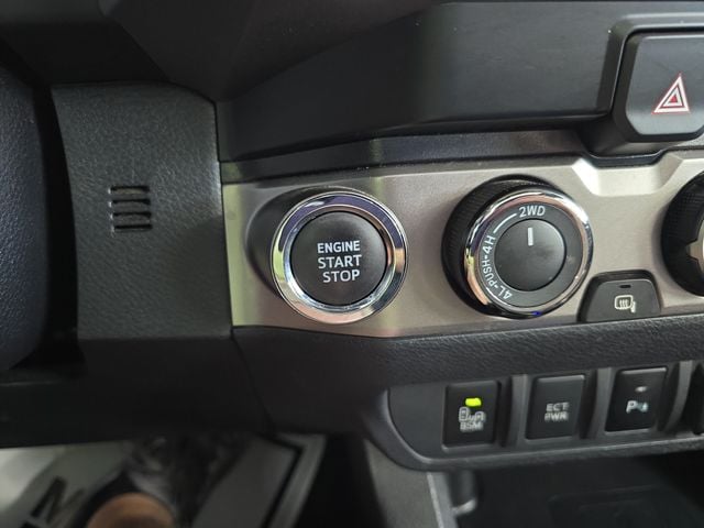Pre-Owned 2023 Toyota Tacoma Limited - photo - 24