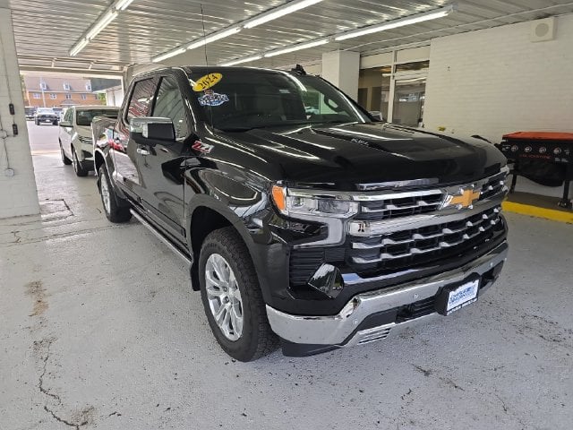Pre-Owned 2024 Chevrolet Silverado 1500 LTZ - photo - 6